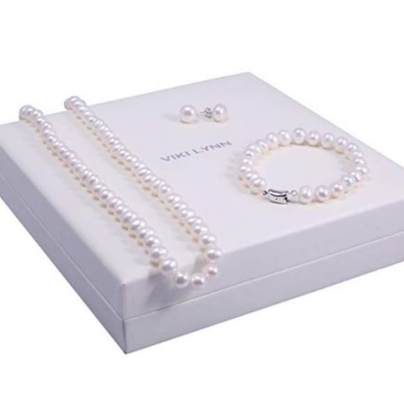 Freshwater Cultured Pearl Necklace Set Includes St - Picture 2 of 3
